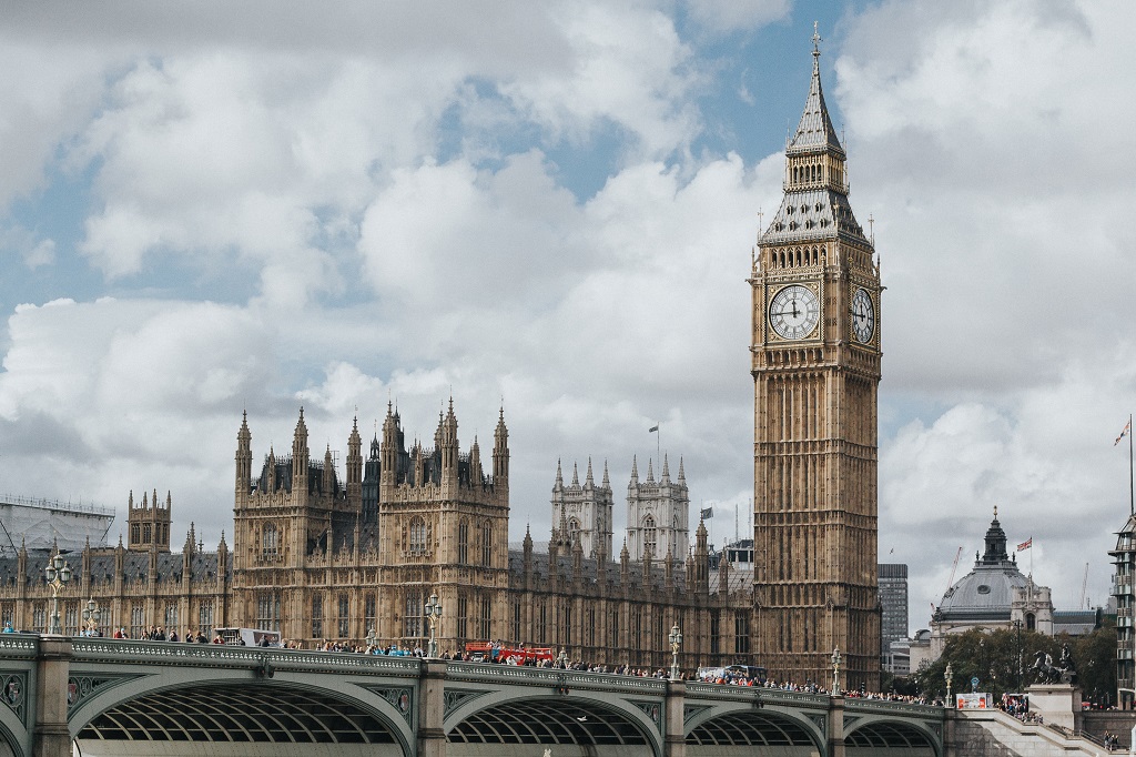 Parliament c Marcin Nowak on Unsplash