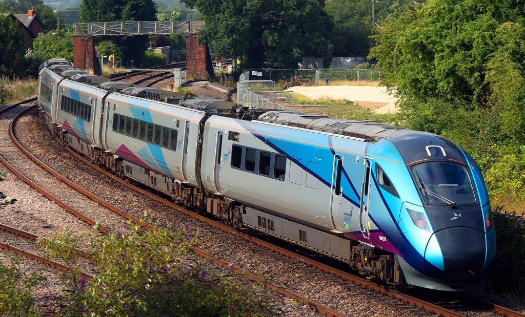 Transpennine Express, c Samson Ng. D@EAL on Flickr, CC BY SA . bit.ly SLASH Jauejh